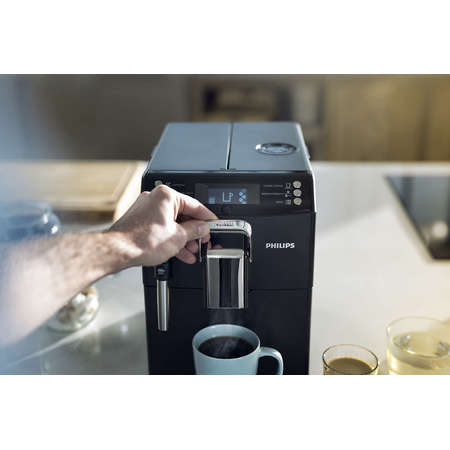 Espressor super-automat EP4010/00, sistem filtrare AquaClean, tehnologie CoffeeSwitch, sistem spumare Pannarello, 5 setari intensitate, optiune cafea macinata, 4 bauturi, negru
