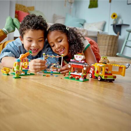 LEGO Friends Piata cu mancare stradala 41701, 6 ani+, 592 piese