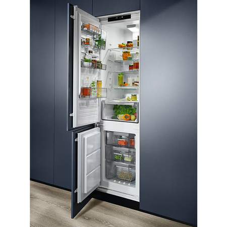 Combina frigorifica incorporabila Electrolux ENS8TE19S, 276l, No Frost, Clasa E, H 188cm