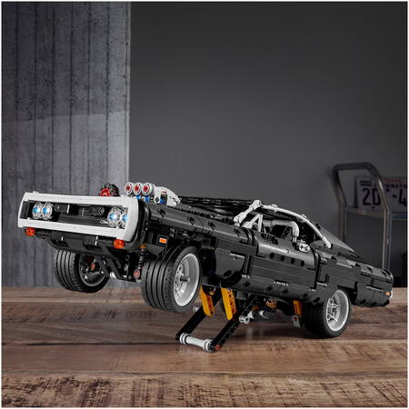 LEGO Technic - Dom's Dodge Charger 42111, 1077 piese