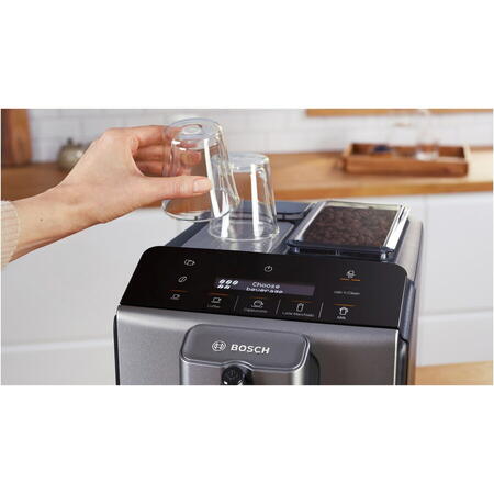 Espressor automat Bosch VeroCafe TIE20504, 15 bari, 1,4 l, rasnita ceramica, dispozitiv spumare lapte MilkMagic Pro, cu sistem SensoFlow, Argintiu