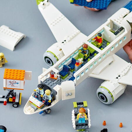LEGO® City - Avion de pasageri 60367, 913 piese